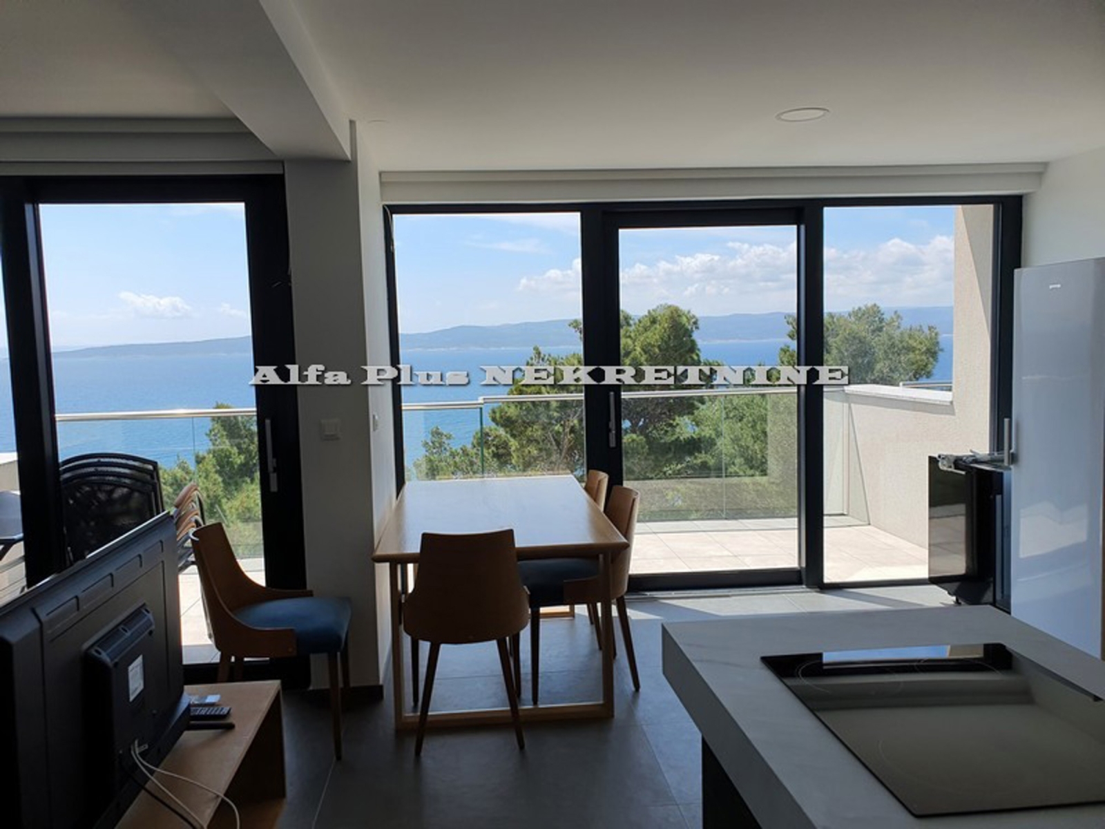 BRELA; Dvosoban stan prvi red do mora S-758