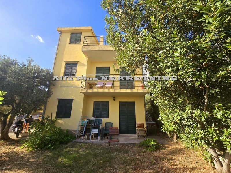 MAKARSKA; Samostojeća kuća sa pogledom na more K-312