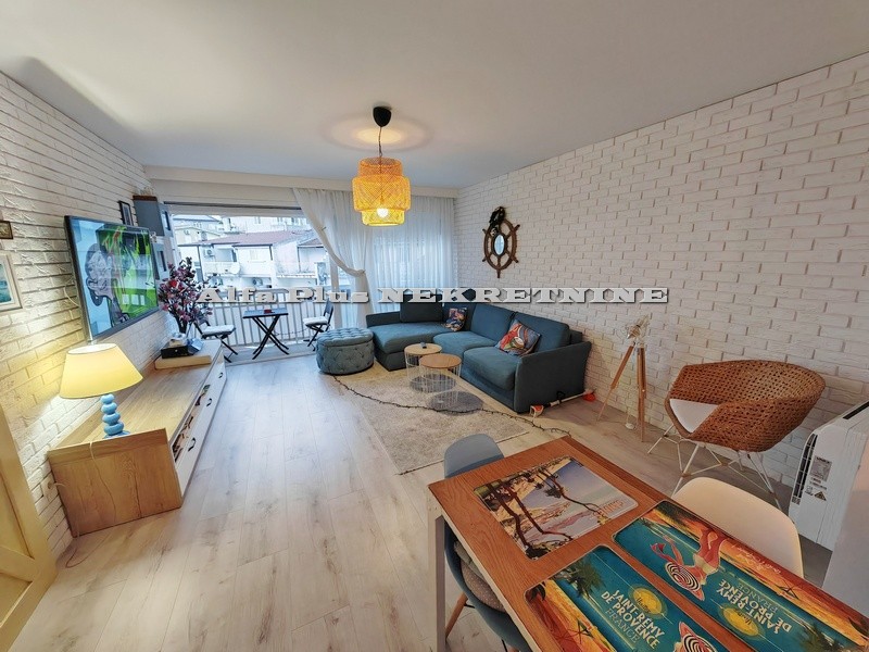 Alfa Plus Nekretnine MAKARSKA; Renoviran namješten stan u blizini plaže i centra grada S-778