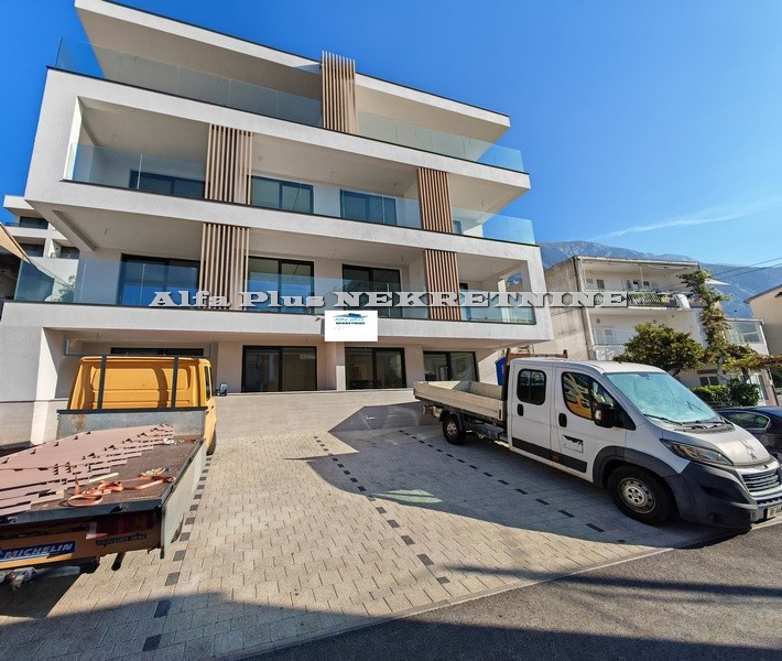 MAKARSKA; Dvosoban stan u neposrednoj blizini plaže s-787