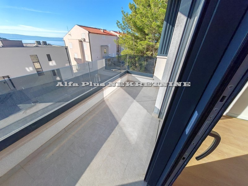 Alfa Plus Nekretnine MAKARSKA; Dvosoban stan u novogradnji iznad centra grada S-823