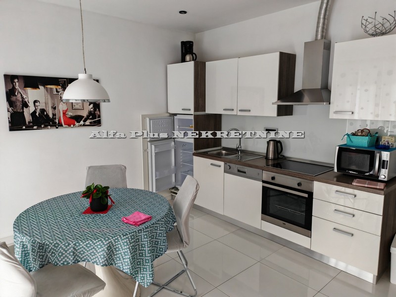 Alfa Plus Nekretnine MAKARSKA; Dvije etaže kuće K-325