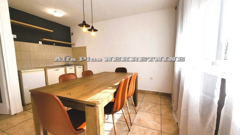 Alfa Plus Nekretnine MAKARSKA; Dvosoban stan u centru grada S-830
